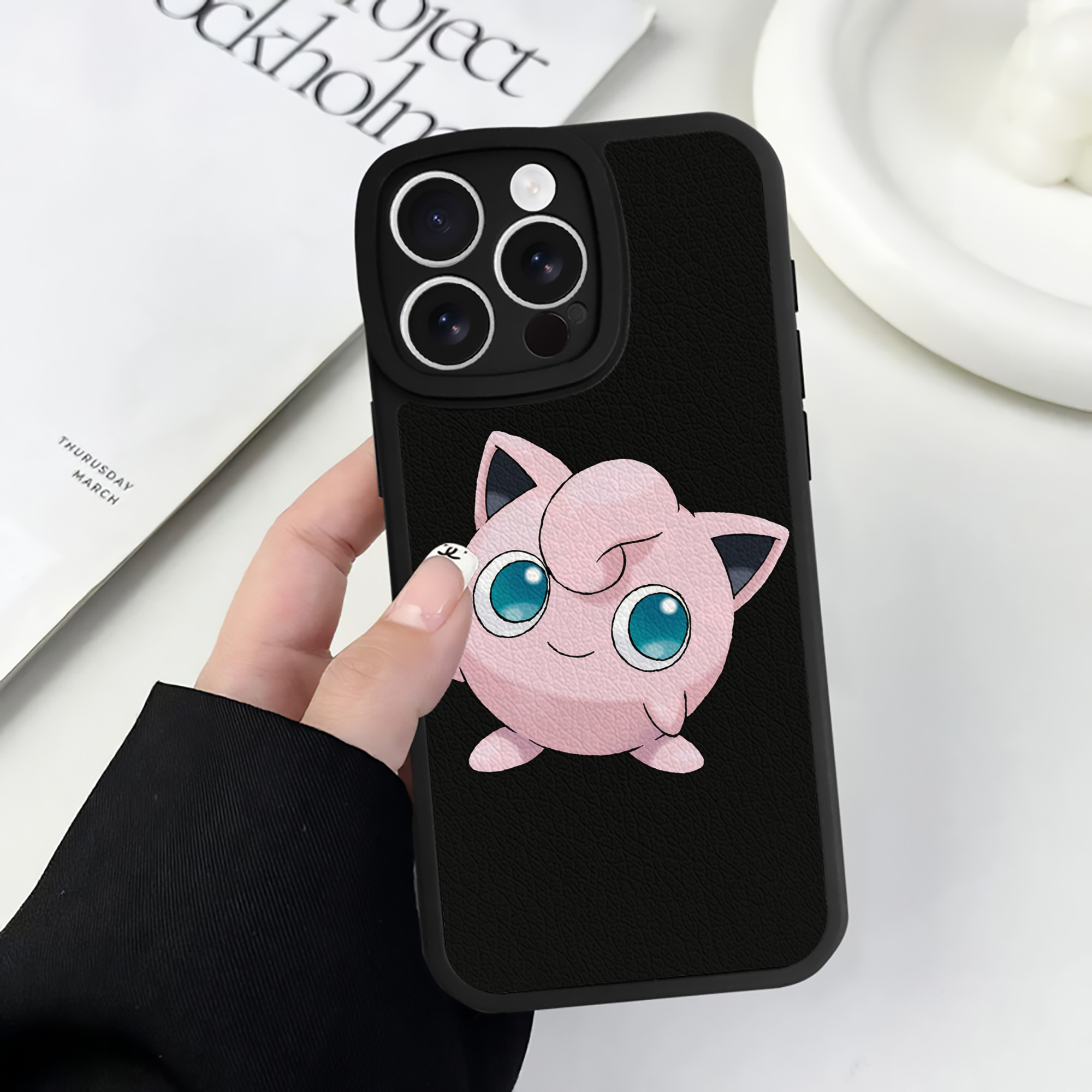 （画像用） ポケットモンスター Pokémon 【iPhone 16シリーズ対応】シリコンスマホケース（レザー調） 材質：シリコン